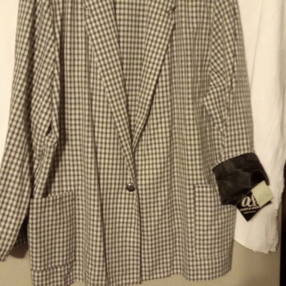 Black & white checkered blazer/jacket by O&U over&under size 24w 1 black button